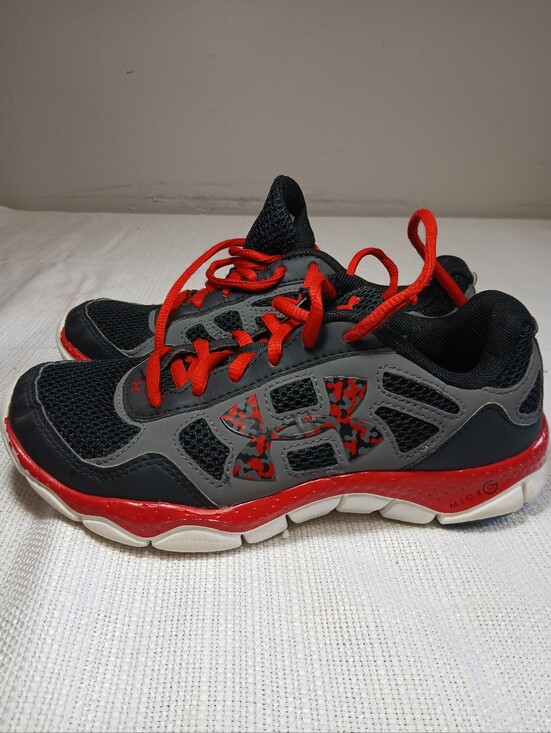 Under Armour Other - Under Armour Kids' Black & Red Athletic Sneakers